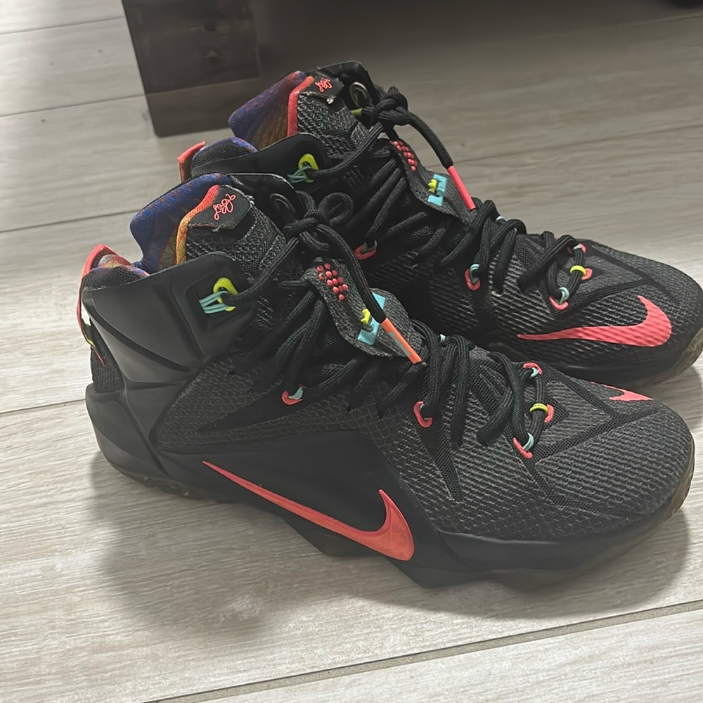 Nike LeBron 11 Data Size 10 Like New